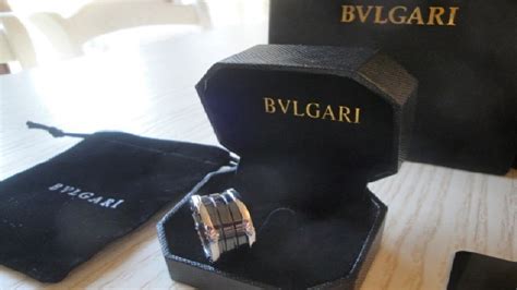 Descubre cómo saber si un anillo Bvlgari es original: .